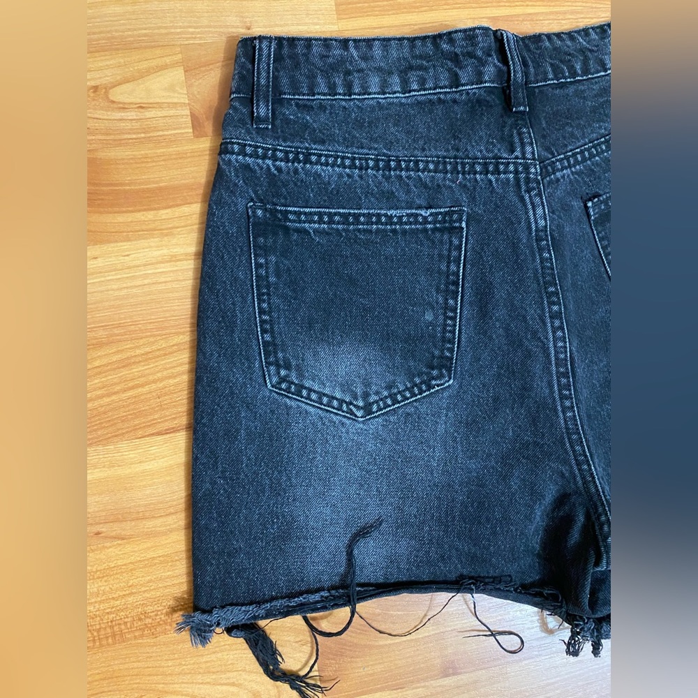 Shorts - Picture 4 of 6